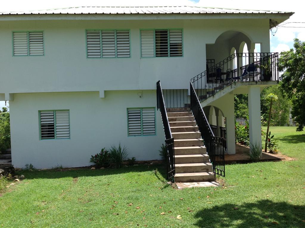 Chillax On Our Farm Guest House Ocho Rios Exterior photo