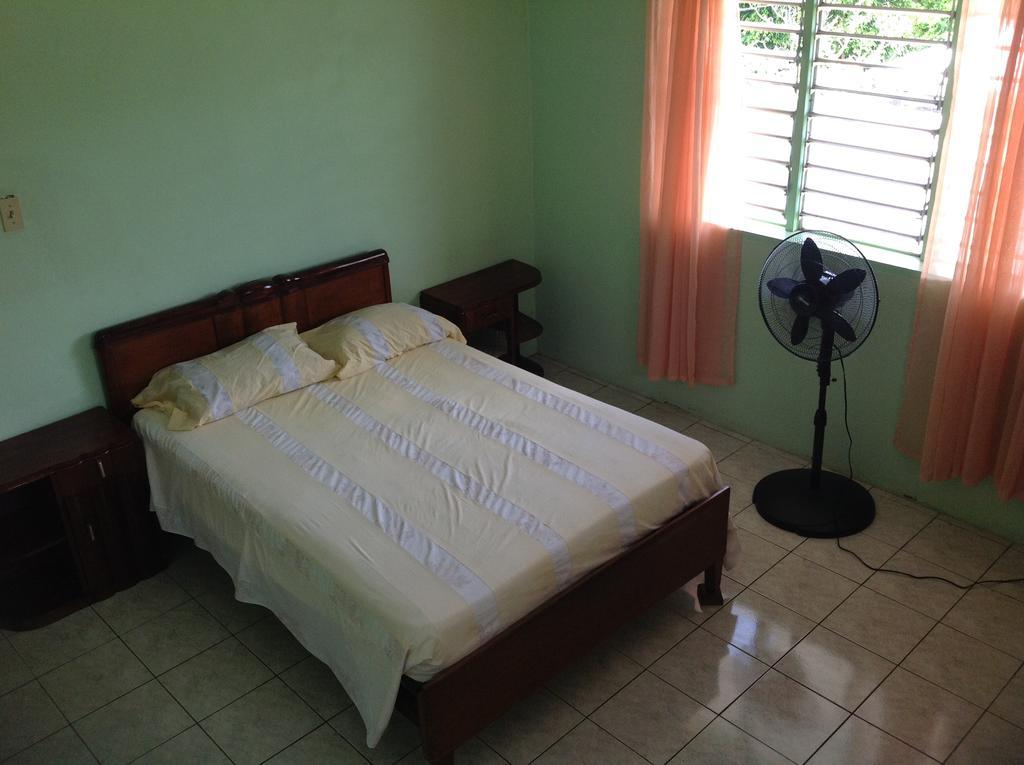 Chillax On Our Farm Guest House Ocho Rios Exterior photo