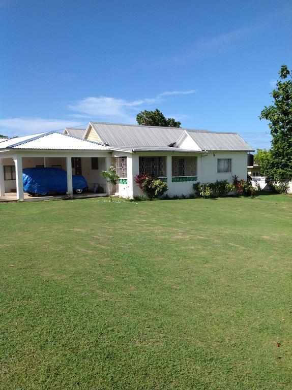 Chillax On Our Farm Guest House Ocho Rios Exterior photo